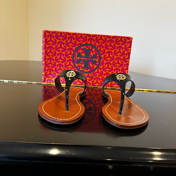 NWT Authentic Rare Luxury Minimalist Tory Burch Black Patent Cameron Thong - Picture 9 of 17